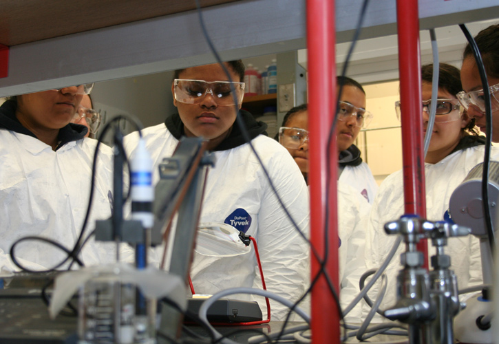 [video] Con Edison Brings Science to Life for Underserved Island High Schoolers