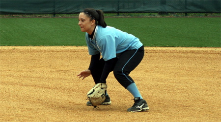 SOFTBALL GAINS SPLIT WITH HUNTER IN CUNYAC PLAY
