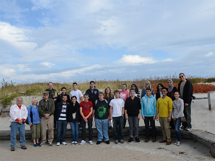 [gallery] MHC students take a class on the beach