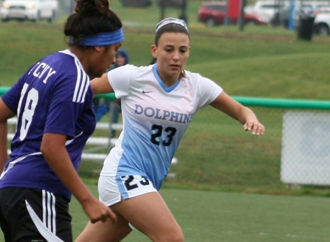 DOLPHINS STAY PERFECT IN CUNYAC WITH WIN OVER CCNY, 1-0