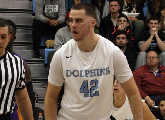 DOLPHINS CONTINUE ROLL WITH 77-68 WINNER OVER HUNTER
