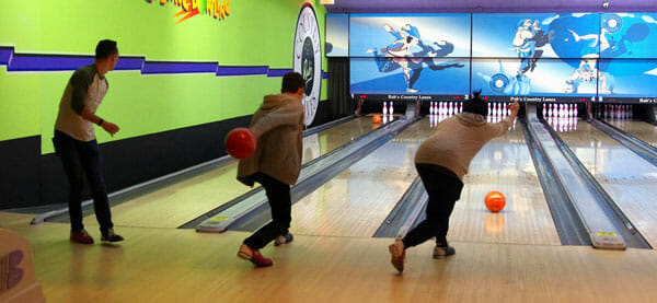 Bowling is an ideal activity to facilitate networking, students and alumni learned during a recent outing.