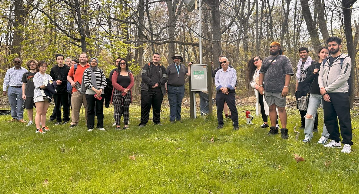 Professor Alan Benimoff Conducts Geologic Tour of the CSI Campus