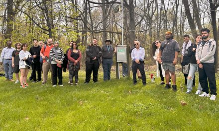 Professor Alan Benimoff Conducts Geologic Tour of the CSI Campus